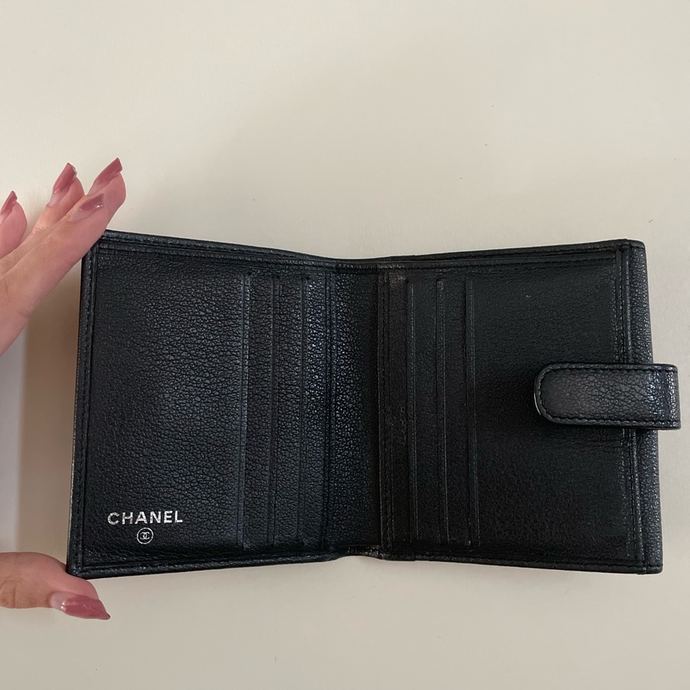 Chanel Wallet Camellia Black Lambskin - Picture 8 of 11